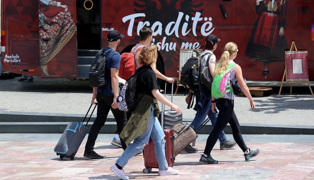 Rreth 800 mije turiste te huaj ne prill, 38 per qind me shume ne 4 mujor